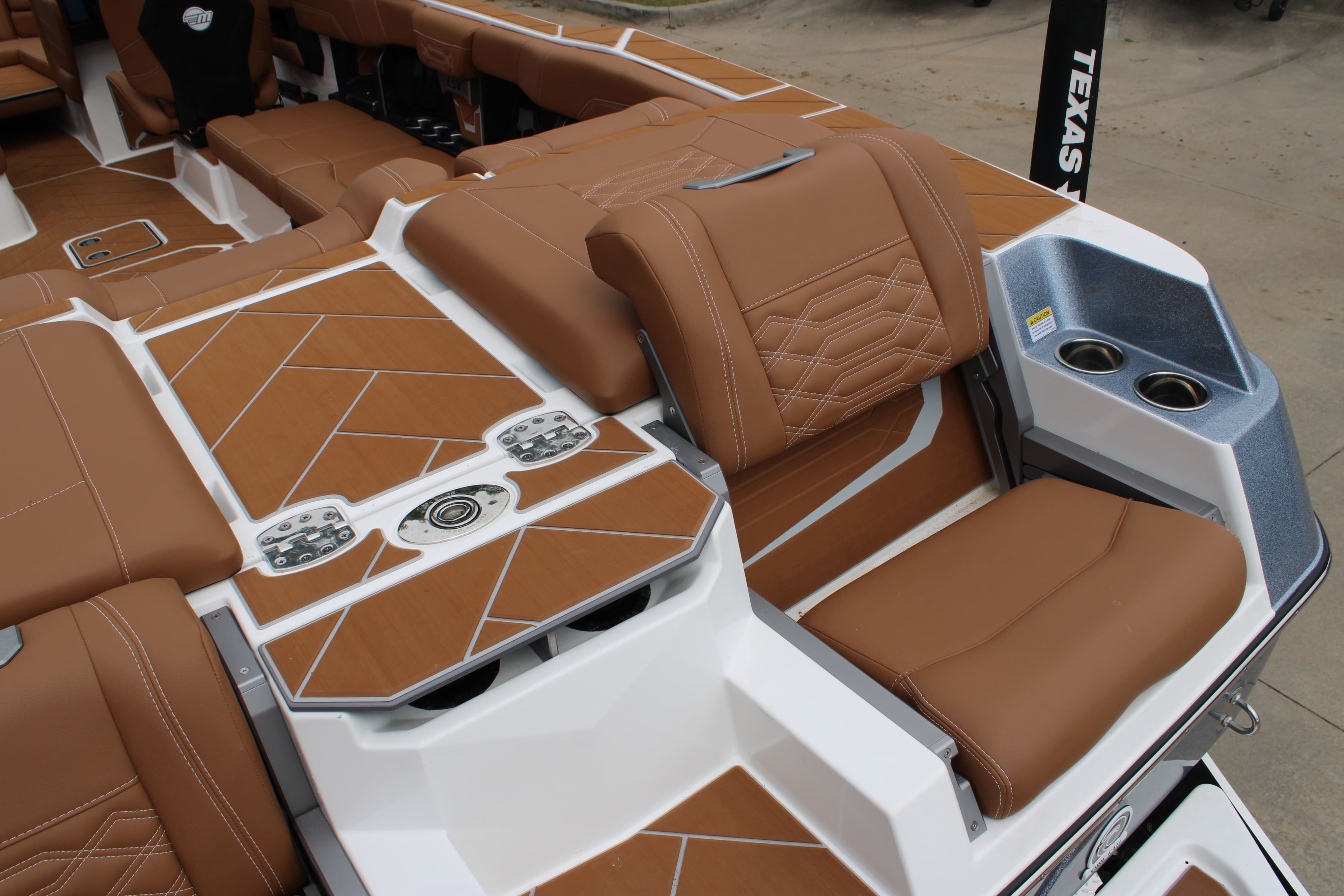 2025 Malibu 26 LSV Icon
